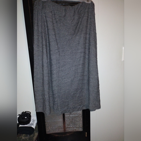 Ladies skirt - Picture 2 of 3